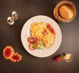 Konditorei Cafe Mirwald-Bad Nauheim/ Frühstück Rührei mit Schinken Konditorei Cafe Mirwald-Bad Nauheim/ Frühstück Rührei mit Schinken