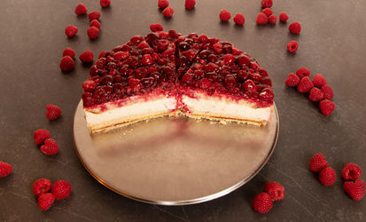 Konditorei Cafe Mirwald-Bad Nauheim/ Produkte Himbeer Joghurt Torte Konditorei Cafe Mirwald-Bad Nauheim/ Produkte Himbeer Joghurt Torte