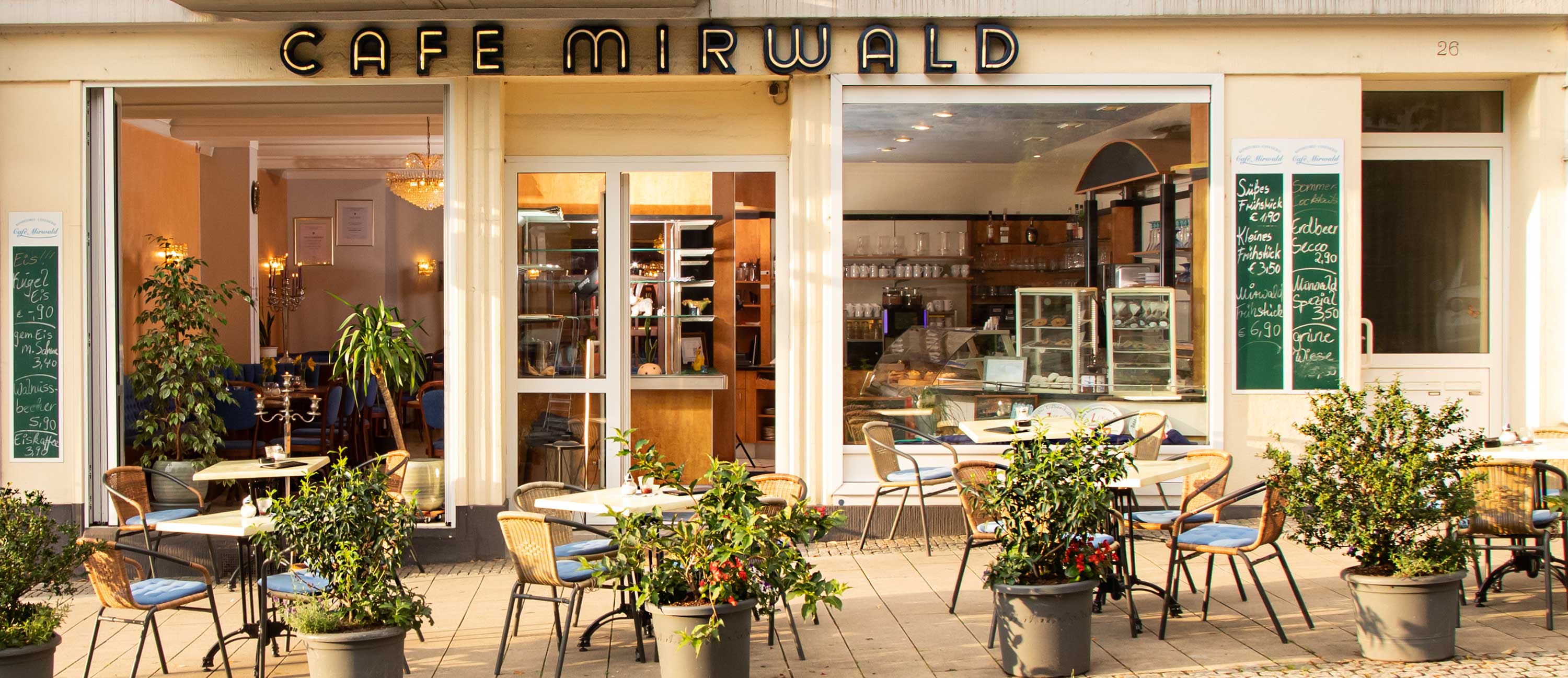 Konditorei Cafe Mirwald-Bad Nauheim/Außenansicht Außenplätze